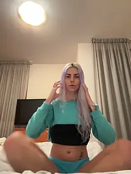 feliciafelon online show from April 19, 2026, 7:38 pm