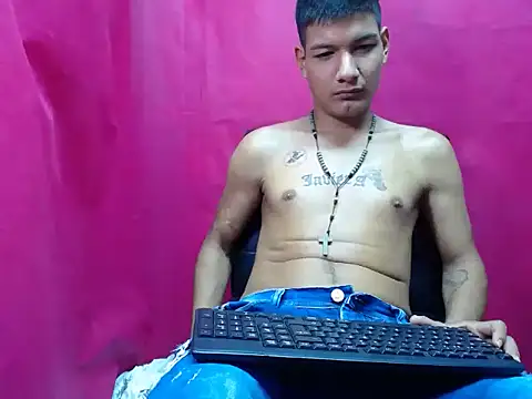 hot1090 online show from November 17, 2025, 7:19 pm