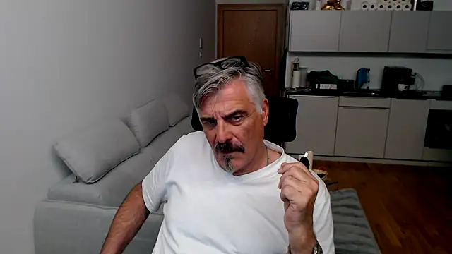 Snapshot of Buidapest chatting on January 17, 2026, 11:08 pm Buidapest online show from January 17, 2026, 11:08 pm