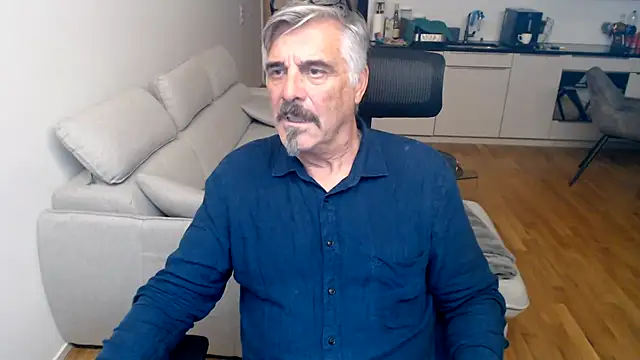 Snapshot of Buidapest chatting on February 4, 2026, 4:18 am Buidapest online show from February 4, 2026, 4:18 am