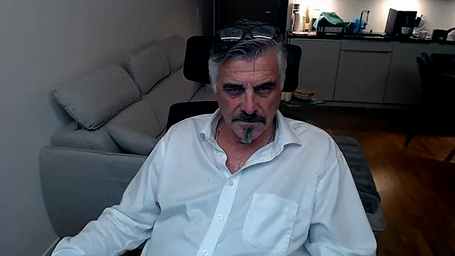 Snapshot of Buidapest chatting on February 5, 2026, 12:48 am Buidapest online show from February 5, 2026, 12:48 am