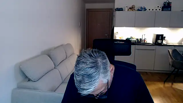 Snapshot of Buidapest chatting on February 14, 2026, 5:32 pm Buidapest online show from February 14, 2026, 5:32 pm