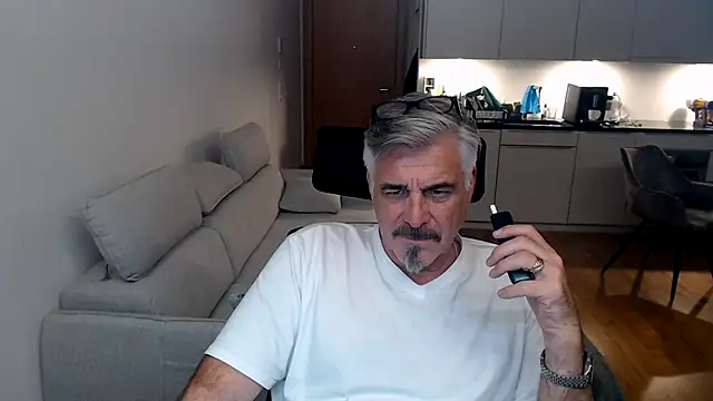 Snapshot of Buidapest chatting on February 28, 2026, 4:24 am Buidapest online show from February 28, 2026, 4:24 am