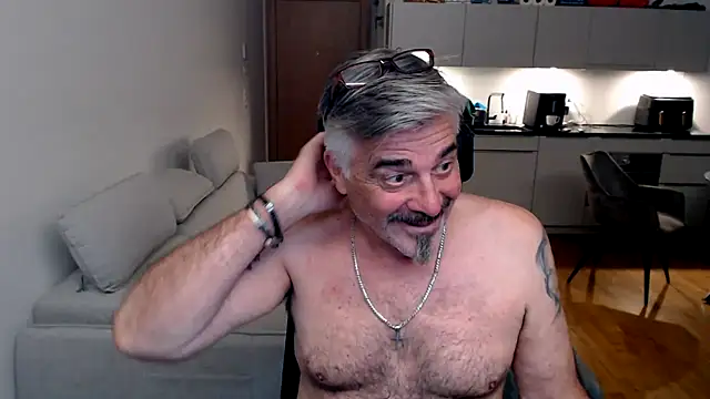 Snapshot of Buidapest chatting on March 4, 2026, 1:11 am Buidapest online show from March 4, 2026, 1:11 am