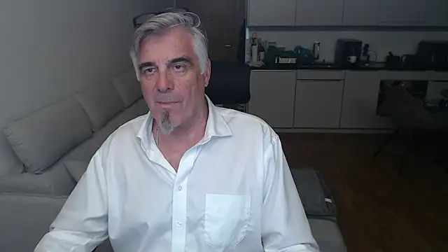 Buidapest online show from April 5, 2026, 7:00 pm