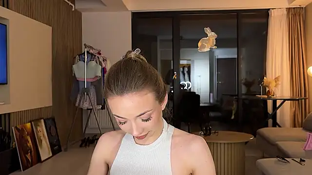 Jolienne online show from April 5, 2026, 8:39 pm