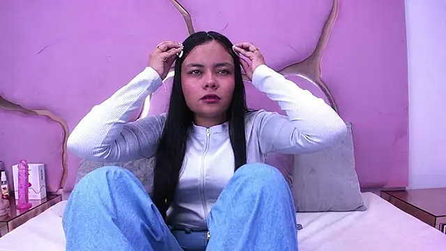 Aisha Leenss online show from February 13, 2026, 2:02 pm