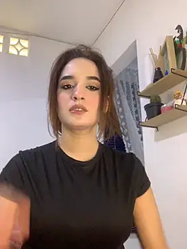 Esmeralda4 online show from December 5, 2025, 8:38 pm