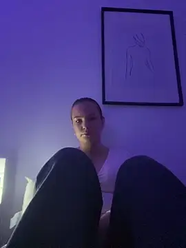 Sandrasnoww online show from November 25, 2025, 8:09 pm