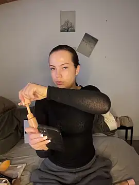 Sandrasnoww online show from December 16, 2025, 12:32 pm