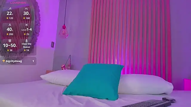 nicolesteele  online show from November 26, 2025, 7:37 pm