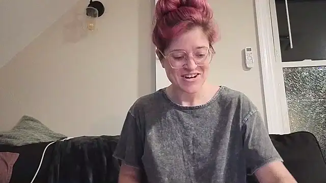 Snapshot of winestaindlips chatting on December 2, 2025, 1:11 am winestaindlips online show from December 2, 2025, 1:11 am