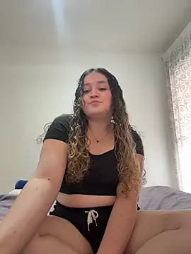 Snapshot of SulaySpain chatting on May 1, 2026, 4:22 pm SulaySpain online show from May 1, 2026, 4:22 pm