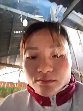 Snapshot of Lee-Thee chatting on November 23, 2025, 1:38 am Lee-Thee online show from November 23, 2025, 1:38 am