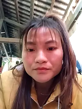 Snapshot of Lee-Thee chatting on November 27, 2025, 1:51 am Lee-Thee online show from November 27, 2025, 1:51 am