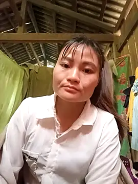 Snapshot of Lee-Thee chatting on December 4, 2025, 1:59 am Lee-Thee online show from December 4, 2025, 1:59 am