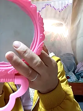 Snapshot of Lee-Thee chatting on January 8, 2026, 12:57 am Lee-Thee online show from January 8, 2026, 12:57 am