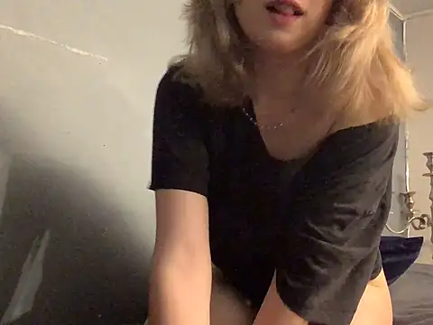 Snapshot of chaton_blanche chatting on May 29, 2026, 6:06 pm chaton blanche online show from May 29, 2026, 6:06 pm