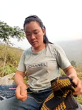 meomeo-00 online show from April 15, 2026, 1:01 am