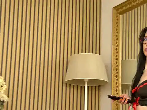 Snapshot of IvyCole chatting on December 4, 2025, 7:28 am IvyCole online show from December 4, 2025, 7:28 am