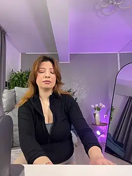 AmberRosewood online show from March 4, 2026, 4:40 am