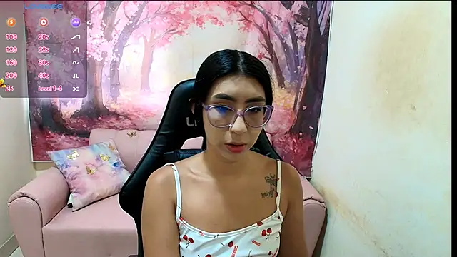 Emma latinasexy18 online show from February 16, 2026, 6:26 pm