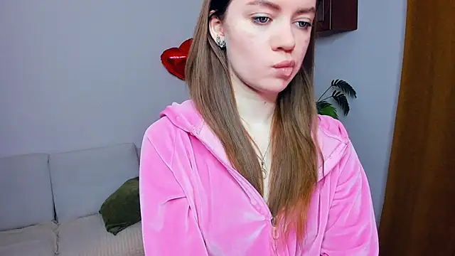 AngelesBenitz online show from February 13, 2026, 7:04 am