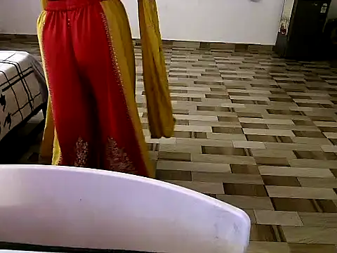 Snapshot of raveena_hot chatting on May 9, 2026, 8:25 pm raveena hot online show from May 9, 2026, 8:25 pm