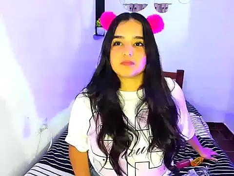 Babyhoney18 online show from November 18, 2025, 1:00 am