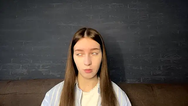 CindaWinn online show from November 19, 2025, 8:03 am