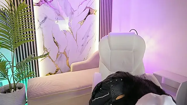 MeganLowell online show from November 27, 2025, 7:05 pm