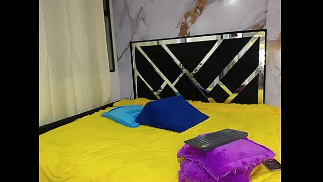 AmbarSxxx online show from April 7, 2026, 3:29 am