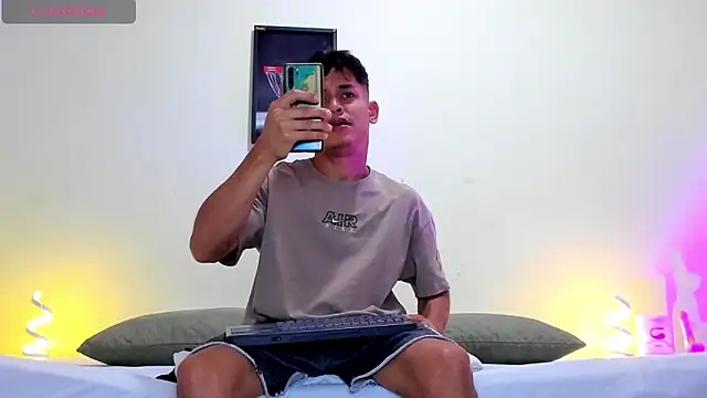 Snapshot of blorelopez chatting on April 23, 2026, 3:47 pm blorelopez online show from April 23, 2026, 3:47 pm