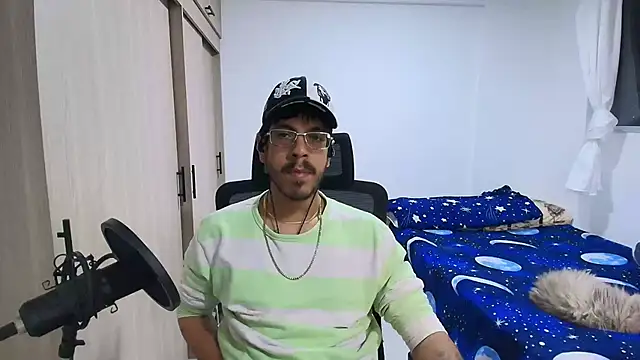 Snapshot of naitt_ chatting on November 22, 2025, 7:51 am naitt online show from November 22, 2025, 7:51 am