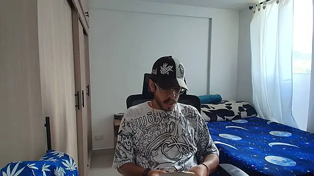 Snapshot of naitt_ chatting on November 30, 2025, 6:45 pm naitt online show from November 30, 2025, 6:45 pm