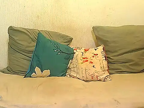 BrunetteNaomi8 online show from April 2, 2026, 10:40 pm