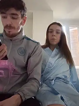 Snapshot of DuoDesir1 chatting on December 16, 2025, 1:05 pm DuoDesir1 online show from December 16, 2025, 1:05 pm