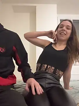 Snapshot of DuoDesir1 chatting on December 19, 2025, 2:13 pm DuoDesir1 online show from December 19, 2025, 2:13 pm