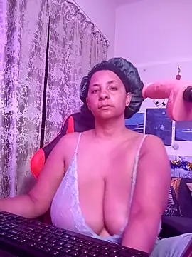 Snapshot of LaReineCleo chatting on March 27, 2026, 3:34 am LaReineCleo online show from March 27, 2026, 3:34 am