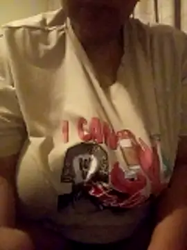 Snapshot of LaReineCleo chatting on March 28, 2026, 12:32 am LaReineCleo online show from March 28, 2026, 12:32 am