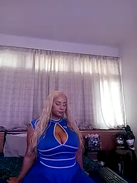 Snapshot of LaReineCleo chatting on May 12, 2026, 10:12 am LaReineCleo online show from May 12, 2026, 10:12 am