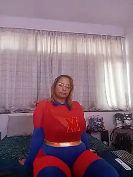 Snapshot of LaReineCleo chatting on May 21, 2026, 10:44 am LaReineCleo online show from May 21, 2026, 10:44 am