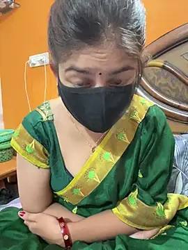 cutestpearl online show from May 2, 2026, 7:52 pm