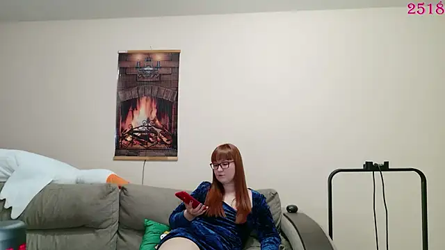 Foxy-lady online show from April 12, 2026, 6:46 pm