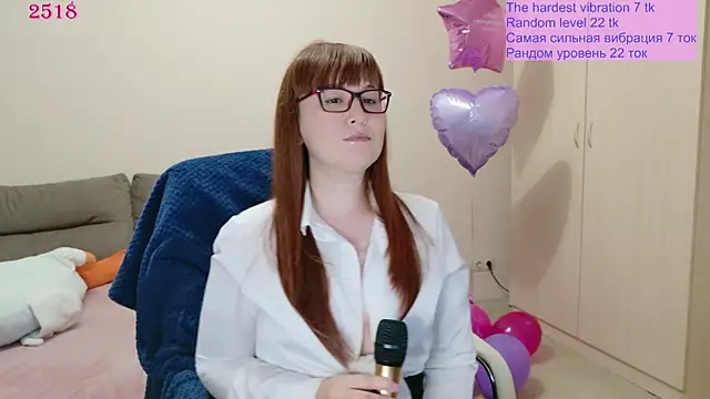 Snapshot of Foxy-lady chatting on June 7, 2026, 7:45 am Foxy-lady online show from June 7, 2026, 7:45 am