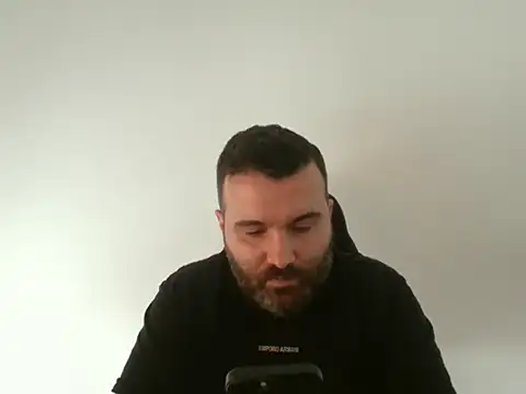 Yasinozturk3232 online show from November 20, 2025, 11:10 am