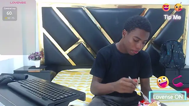 NoahJhonson69 online show from January 18, 2026, 7:06 pm