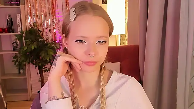 lucy loy online show from January 17, 2026, 1:49 pm