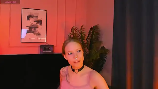 Snapshot of lucy_loy chatting on April 15, 2026, 12:01 pm lucy loy online show from April 15, 2026, 12:01 pm