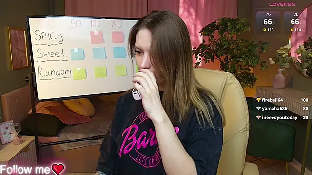 Ursula Andres online show from April 22, 2026, 1:19 am